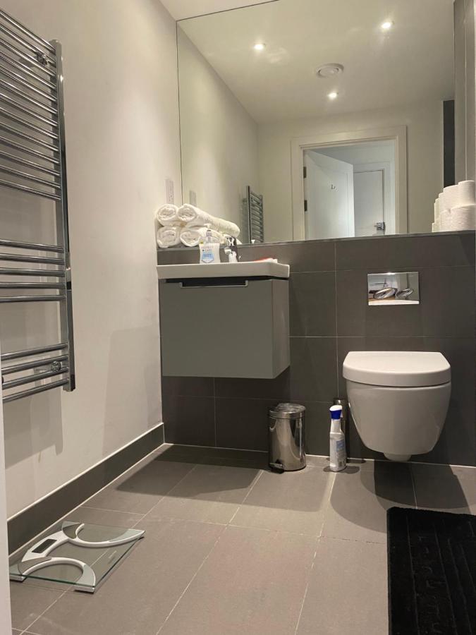 Morden 1 bedroom City- Apt Central stylish living Croydon Buitenkant foto